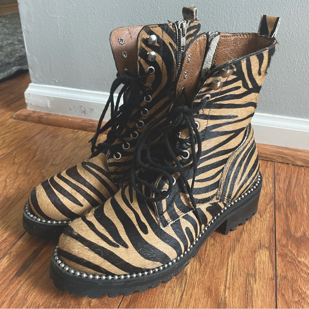 Aqua Womens Jax Calf Hair Tiger Print Lace Up Combat Boots